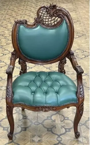 Кресло резное кожаное   