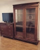 Витрина 2х дверная "Мария Сильва" Орех MS908B  купить в интернет магазине Мебель из массива. Звоните +7 495 961-63-63 Витрины из массива дерева